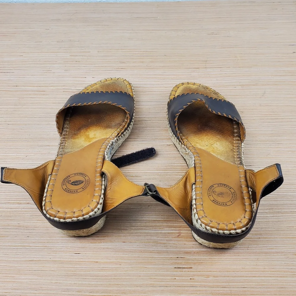 Nurture Wedge Sandals Size 10